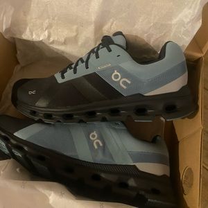 Mens ON Cloudrunner sneakers Size 12